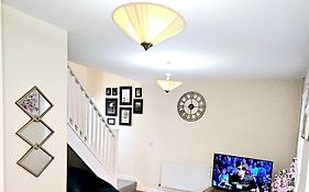 Beautiful Townhouse With Netflix